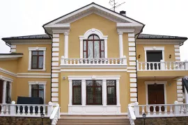 Фасадная лепнина - русты, карнизы и оконные ленты Фасадная лепнина - русты, карнизы и оконные ленты фото